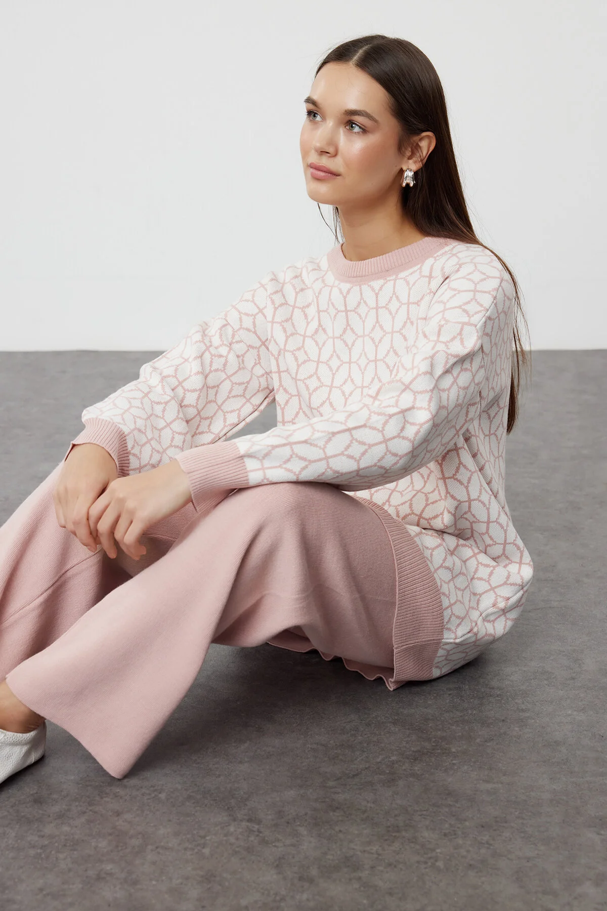 Bild von Trendyol Modest Strickpullover- Und Hosenset Mit Geometrisch Gemusterten Getrockneten Rosen - für Damen - S