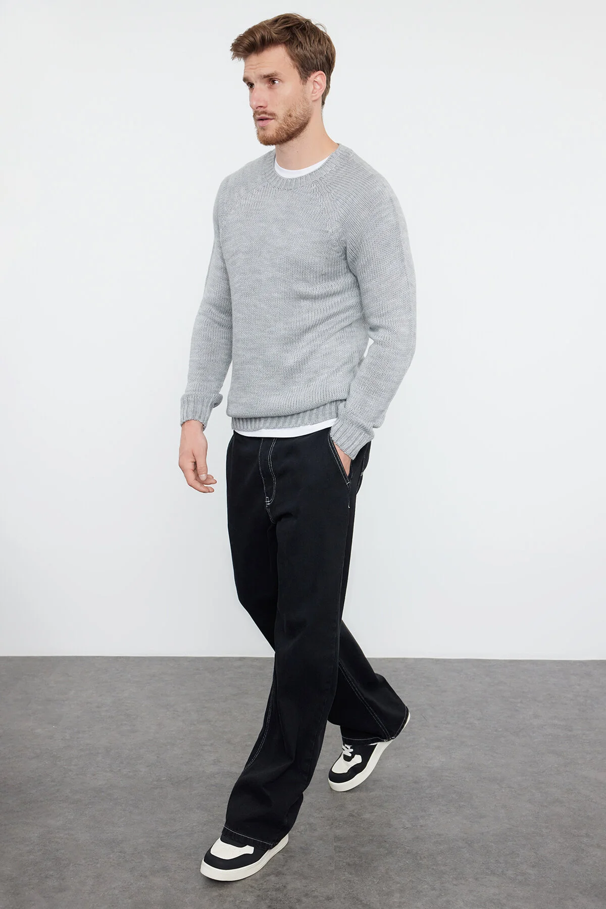 Bild von Trendyol Collection Grauer Slim-fit-strickpullover Mit Rundhalsausschnitt – Raglanärmel für Herren - M