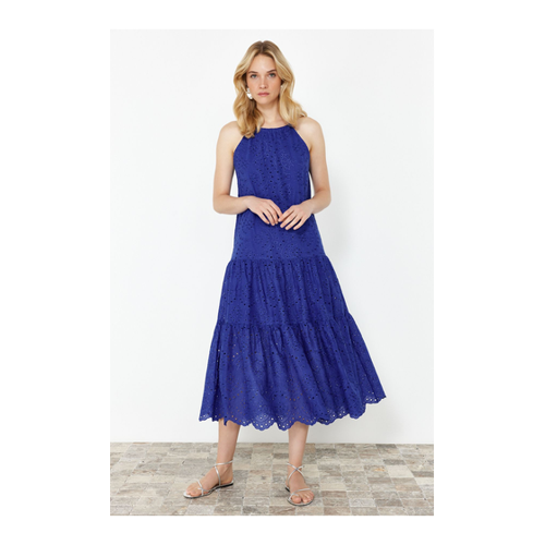 Bild von Trendyol Collection Saks – Maxikleid mit gewebter Brode-Stickerei und Taillenöffnung für Damen