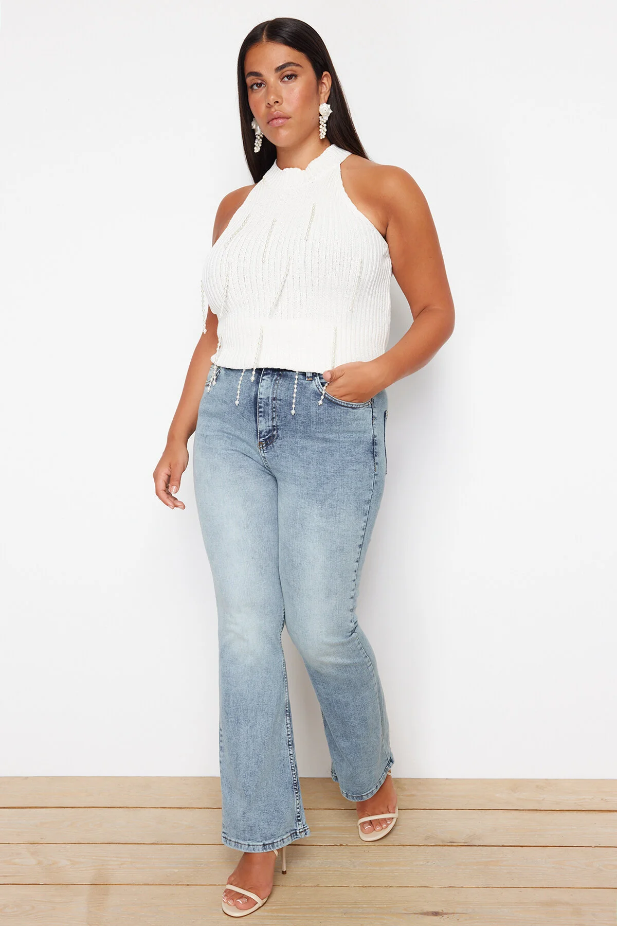 Bild von Trendyol Curve Blaue Jeans Mit Hoher Taille Und Ausgestellter Passform In Übergröße für Damen - 50