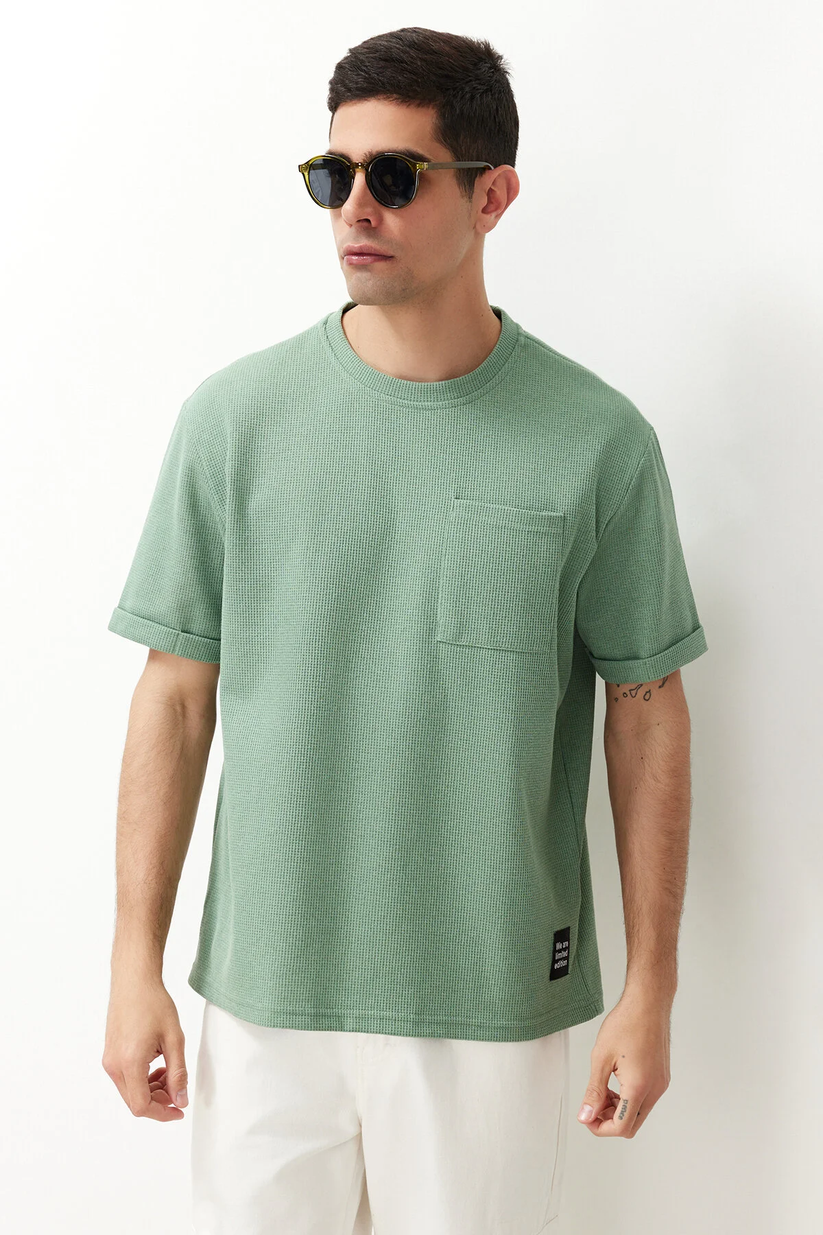 Bild von Trendyol Collection T-shirt Mit Waffelstruktur Und Entspannter Passform – Kurze Ärmel, Tasche, Etikett für Herren - S