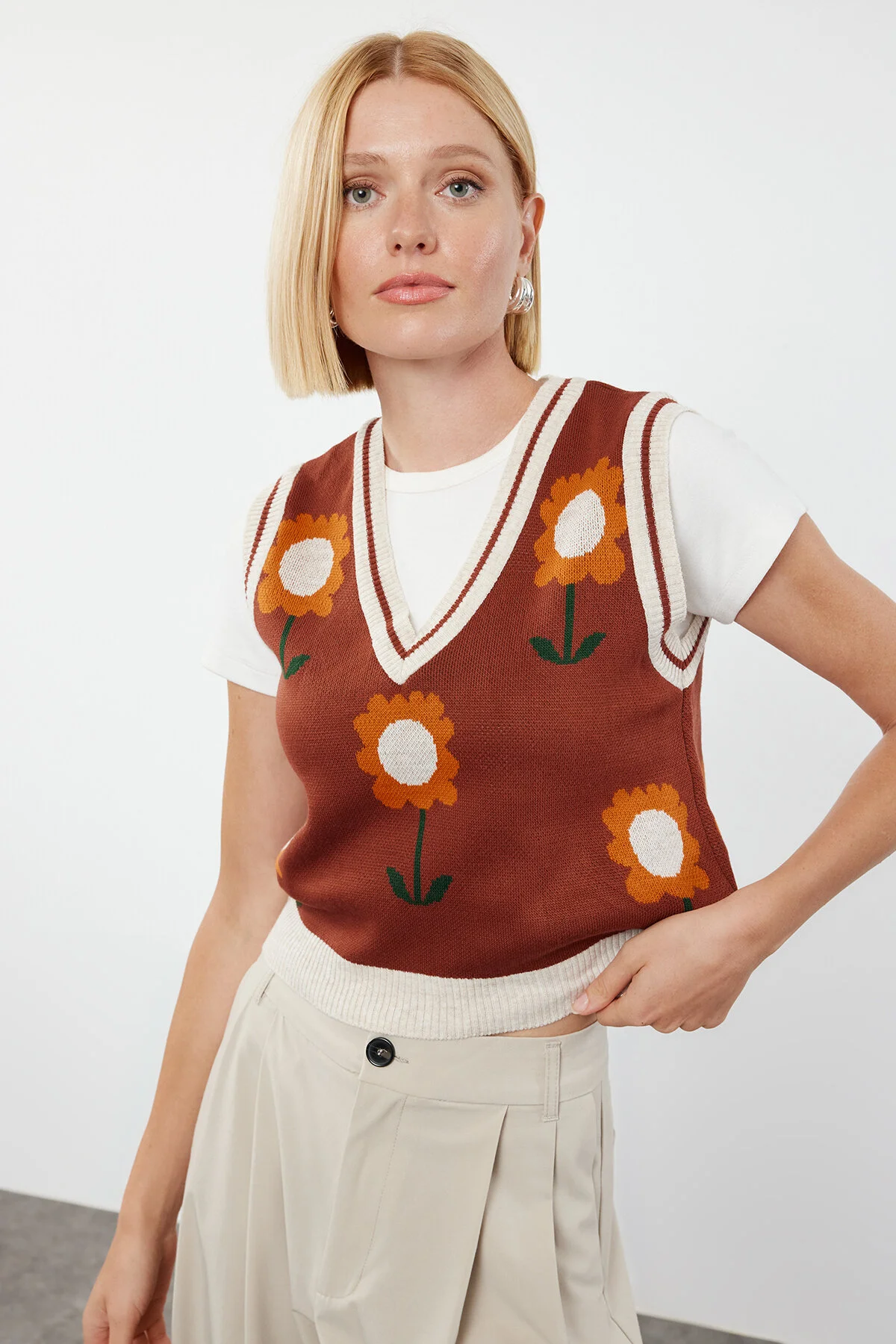Bild von Trendyol Collection Strickpullover Mit V-ausschnitt Und Blumenmuster - für Damen - L