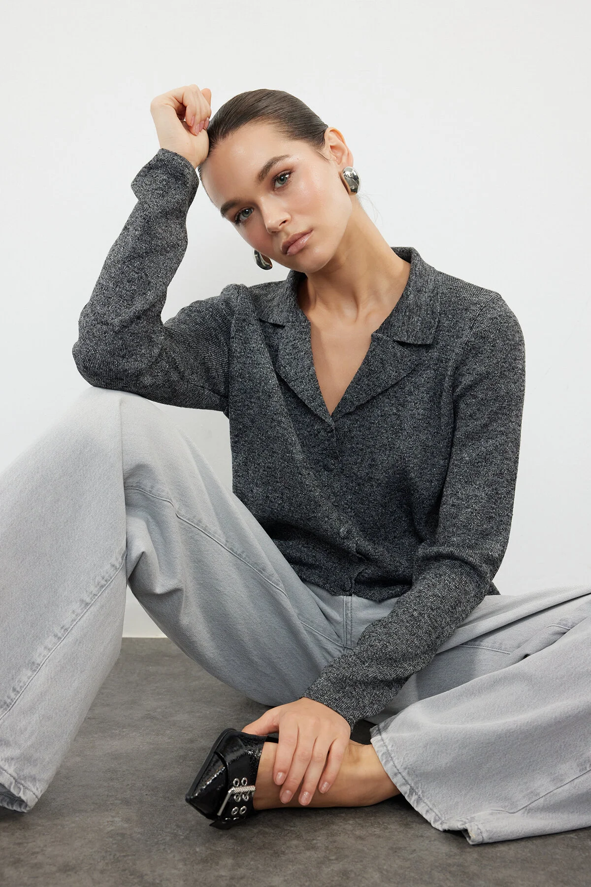 Bild von Trendyol Collection Anthrazitfarbener Strickjacke Mit Polokragen für Damen - M