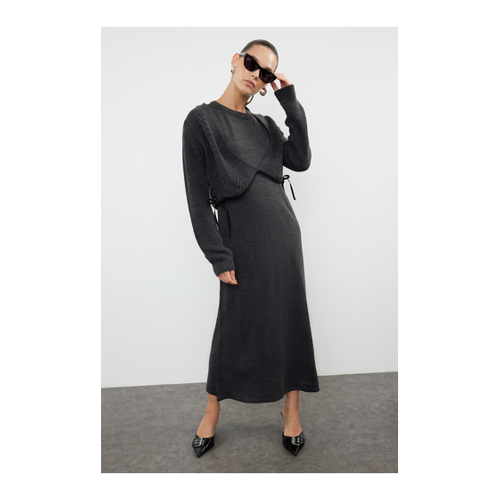 Bild von Trendyol Collection Maxi-Strickkleid in Anthrazit – Extra Cardigan für Damen