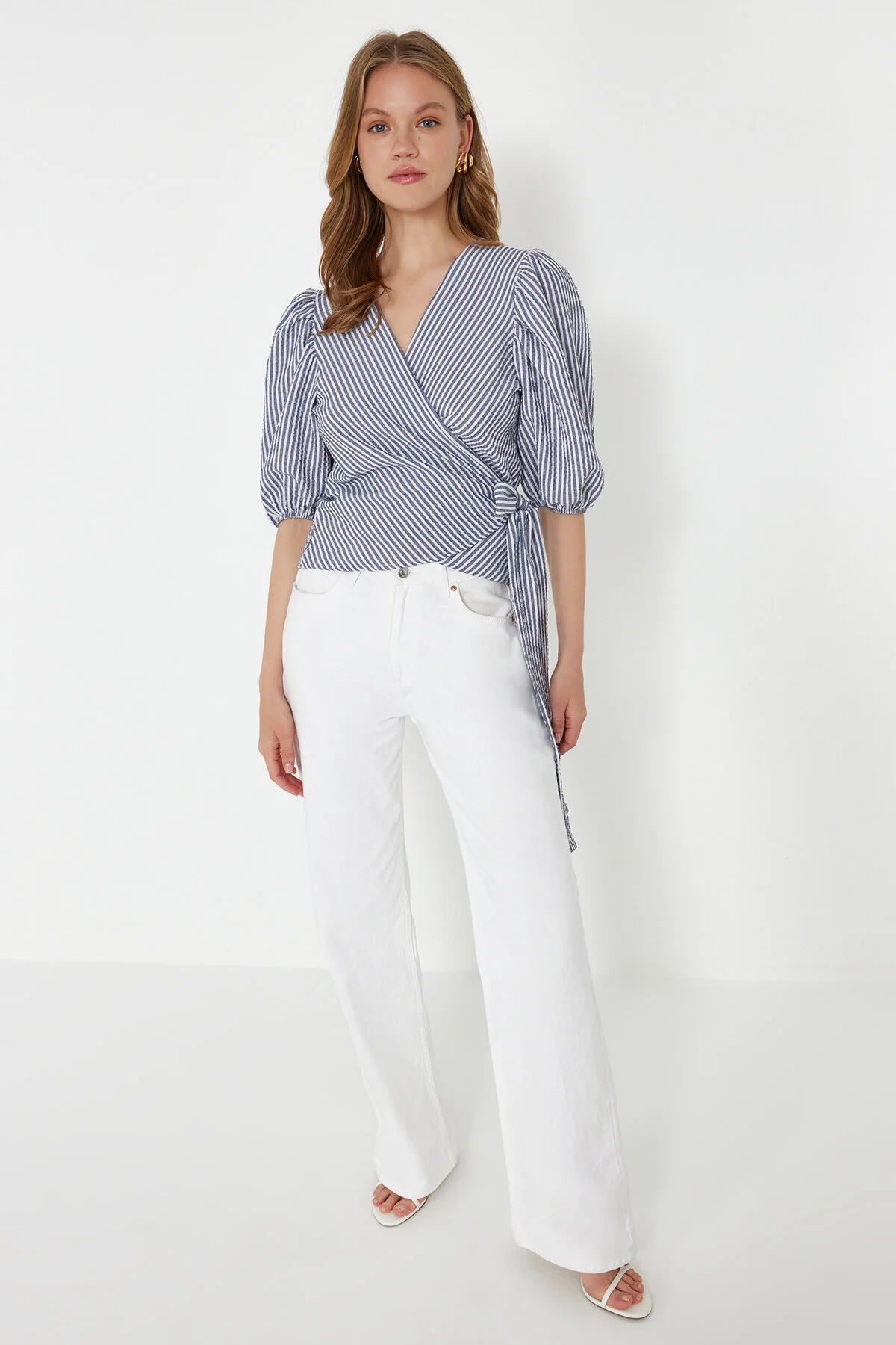 Bild von Trendyol Collection Marineblaue Zweireihige Bluse Aus Seersucker-stoff Mit Schnürung für Damen - 42
