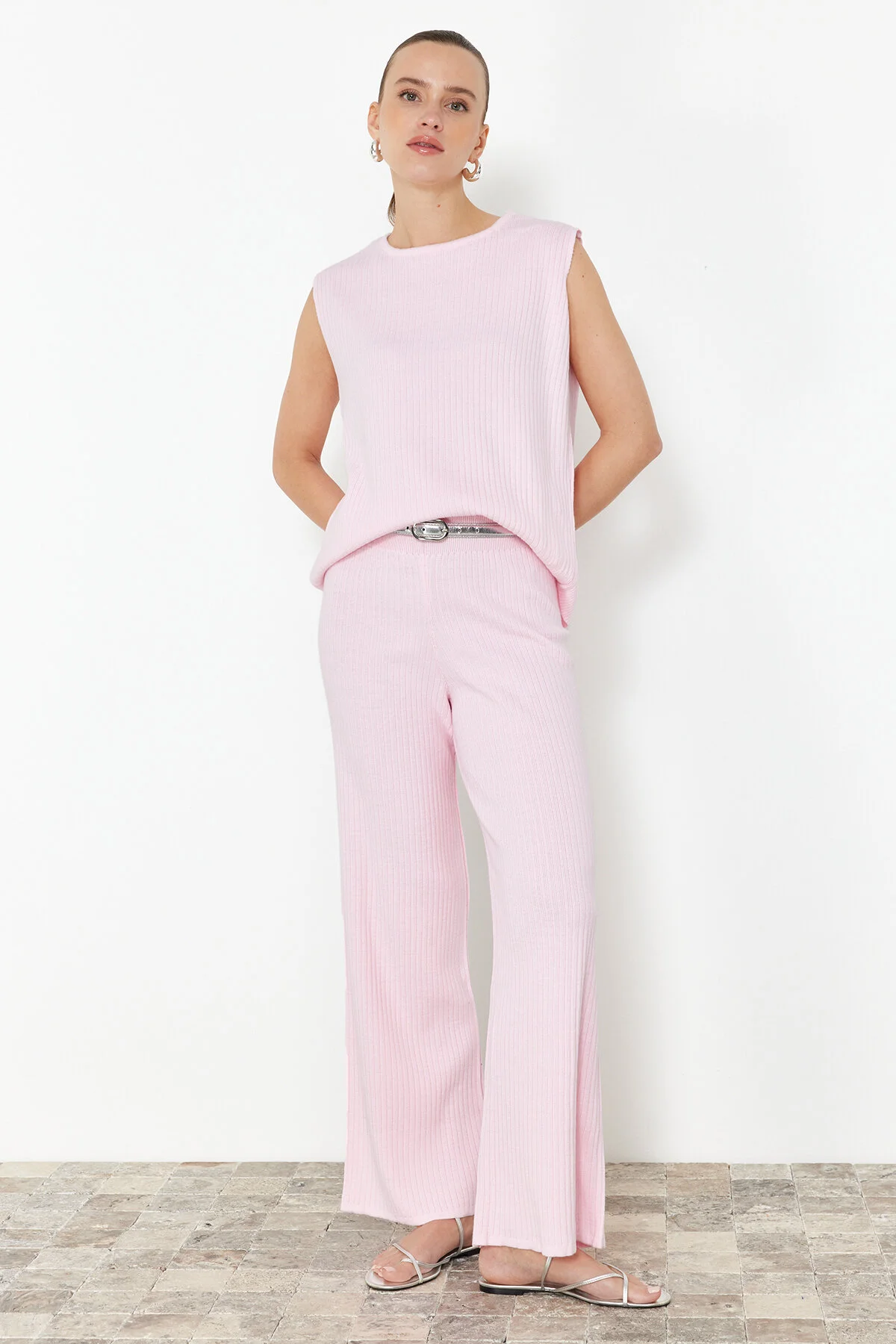Bild von Trendyol Collection Puder Bequem Geschnittenes Basic Strickoberteil Und Unterteil Set für Damen - M