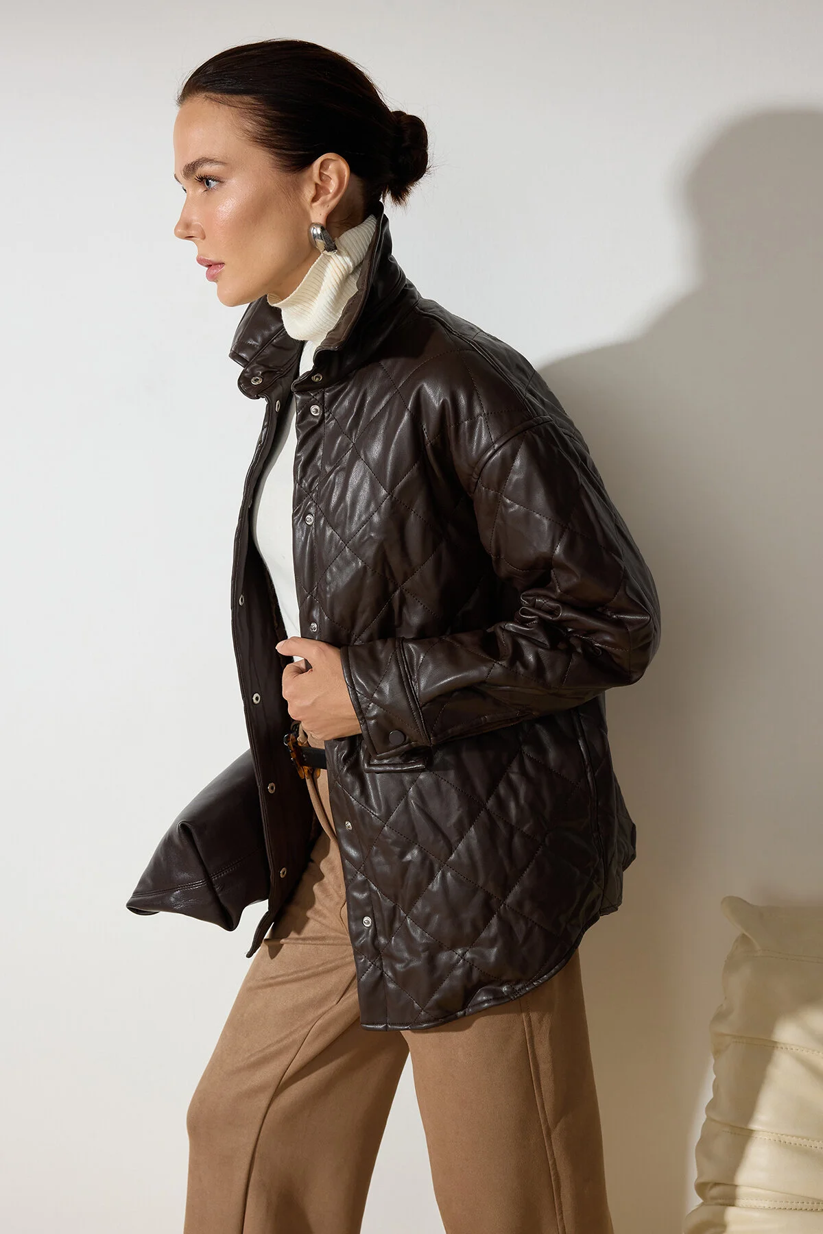 Bild von Trendyol Collection Dunkelbrauner, Gesteppter Kunstledersack – für Damen - M
