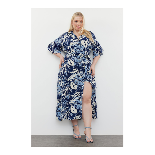 Bild von Trendyol Curve Gewebtes Kleid Mit Tropischem Blattmuster In Blau