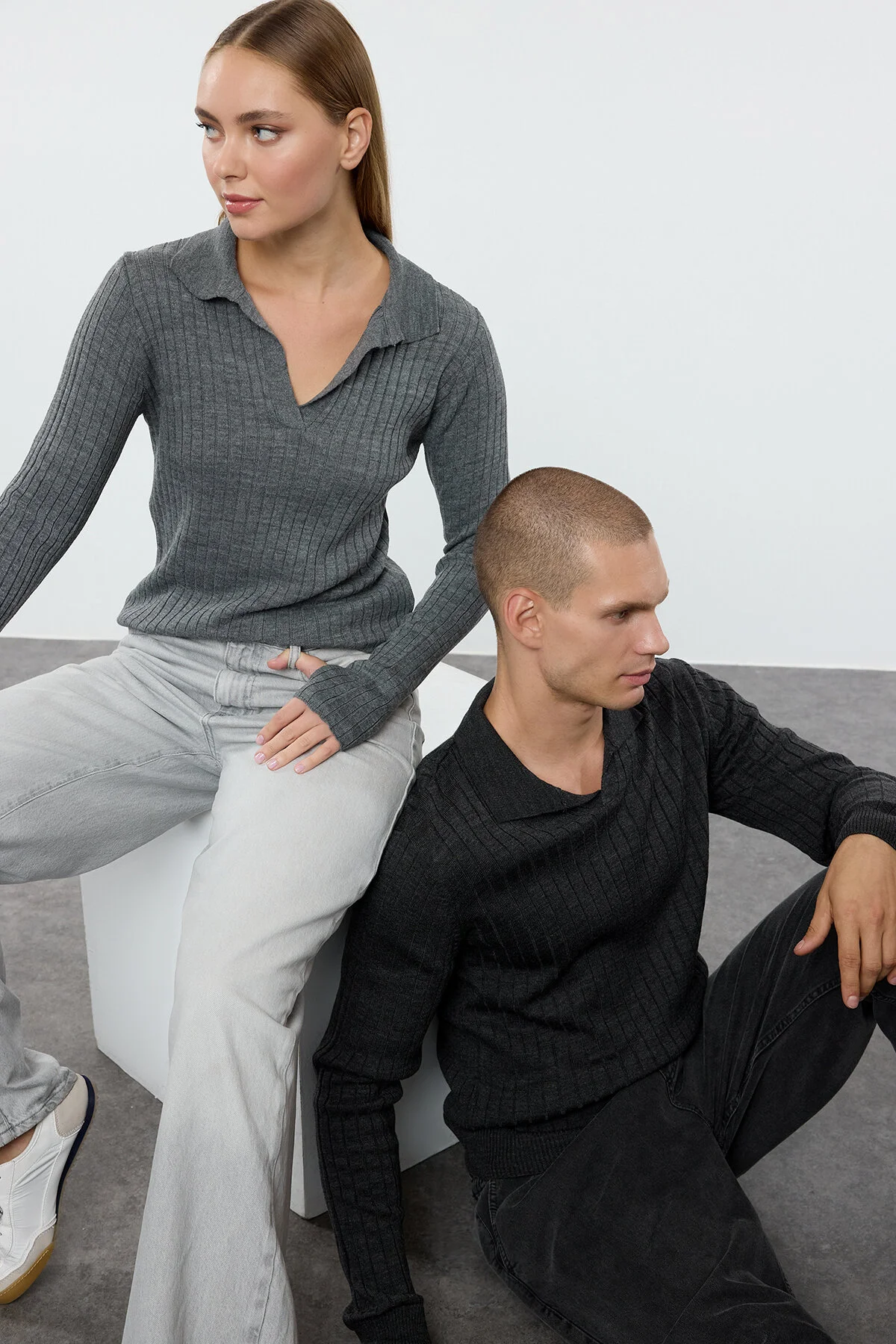 Bild von Trendyol Collection Geräucherter Strickpullover Mit Polokragen Und Schmaler Passform – Paar für Herren - S