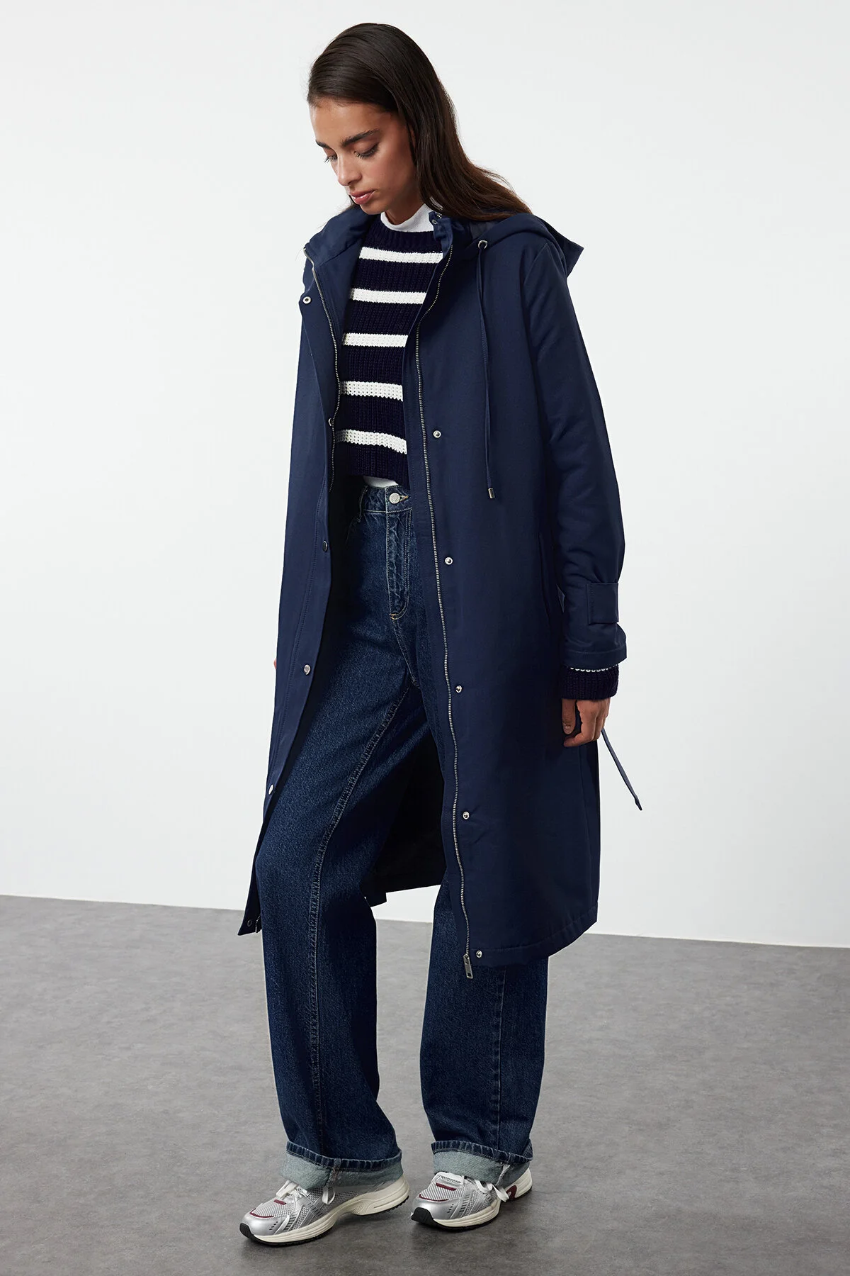 Bild von Trendyol Collection Marineblauer, Dicker, Übergroßer Trenchcoat Fiber Inside Twoaw25tr00005 für Damen - 34