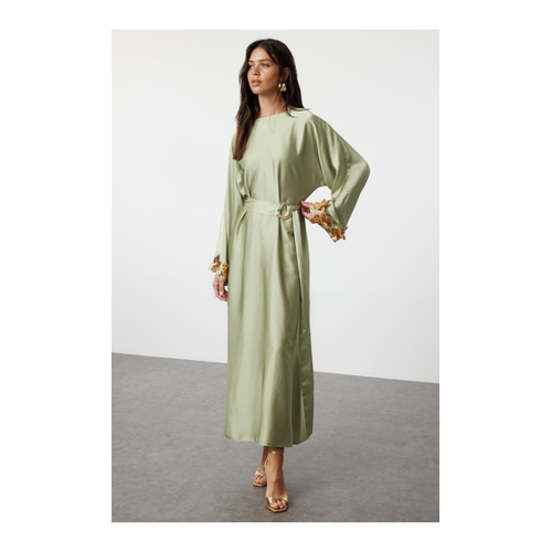 Bild von Trendyol Modest Grünes Abendkleid Aus Satin – Bestickte Manschetten