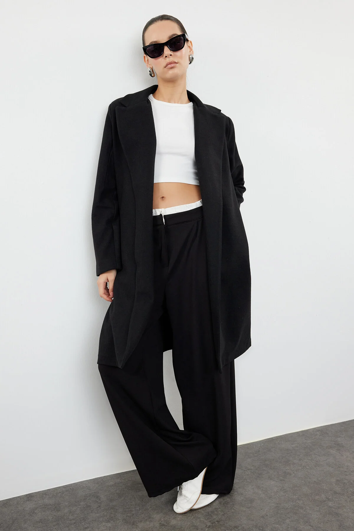 Bild von Trendyol Collection Weicher Textur Schwarzer Strickmantel Ungefüttert, Offen Twoaw25kb00037 für Damen - 36