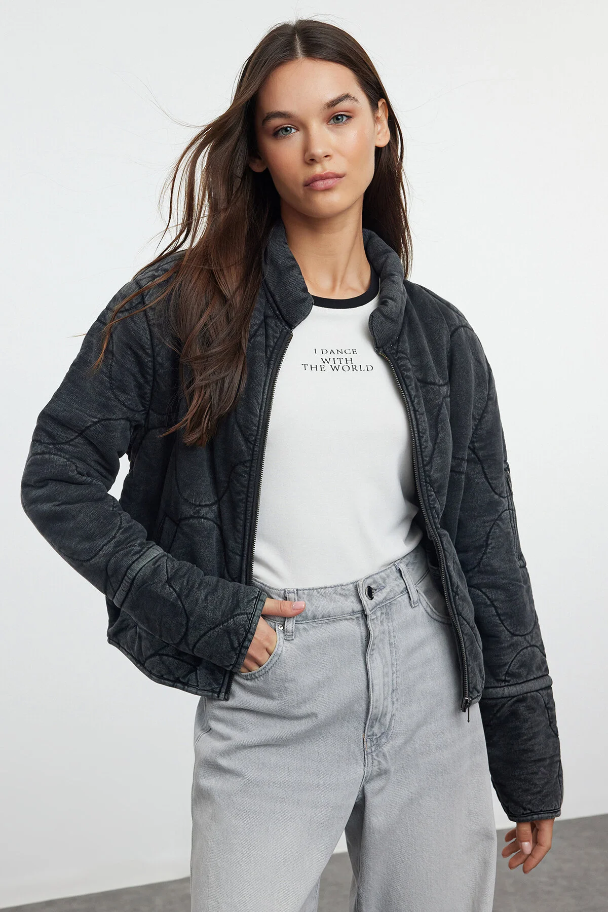 Bild von Trendyol Collection Übergroßer, Anthrazitfarbener, Gesteppter Baumwollmantel – Waschbar, Aufblasbar, für Damen - L