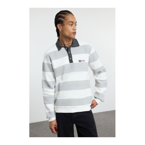 Bild von Trendyol Collection Baumwoll-Sweatshirt mit Polokragen und Streifen in Ecru - L