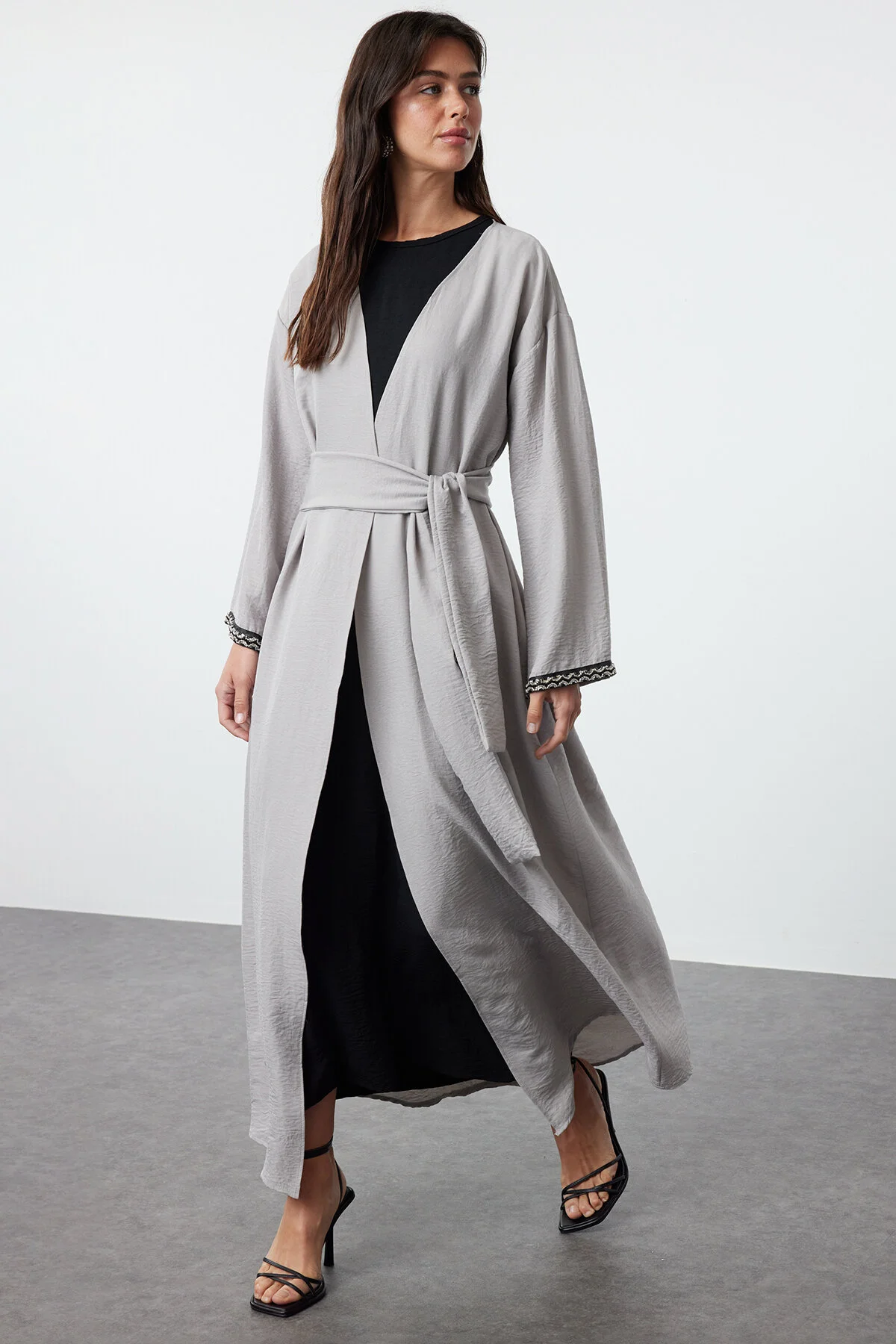 Bild von Trendyol Modest Gewebte Kappe In Grausteinoptik Ferace/abaya für Damen - 40