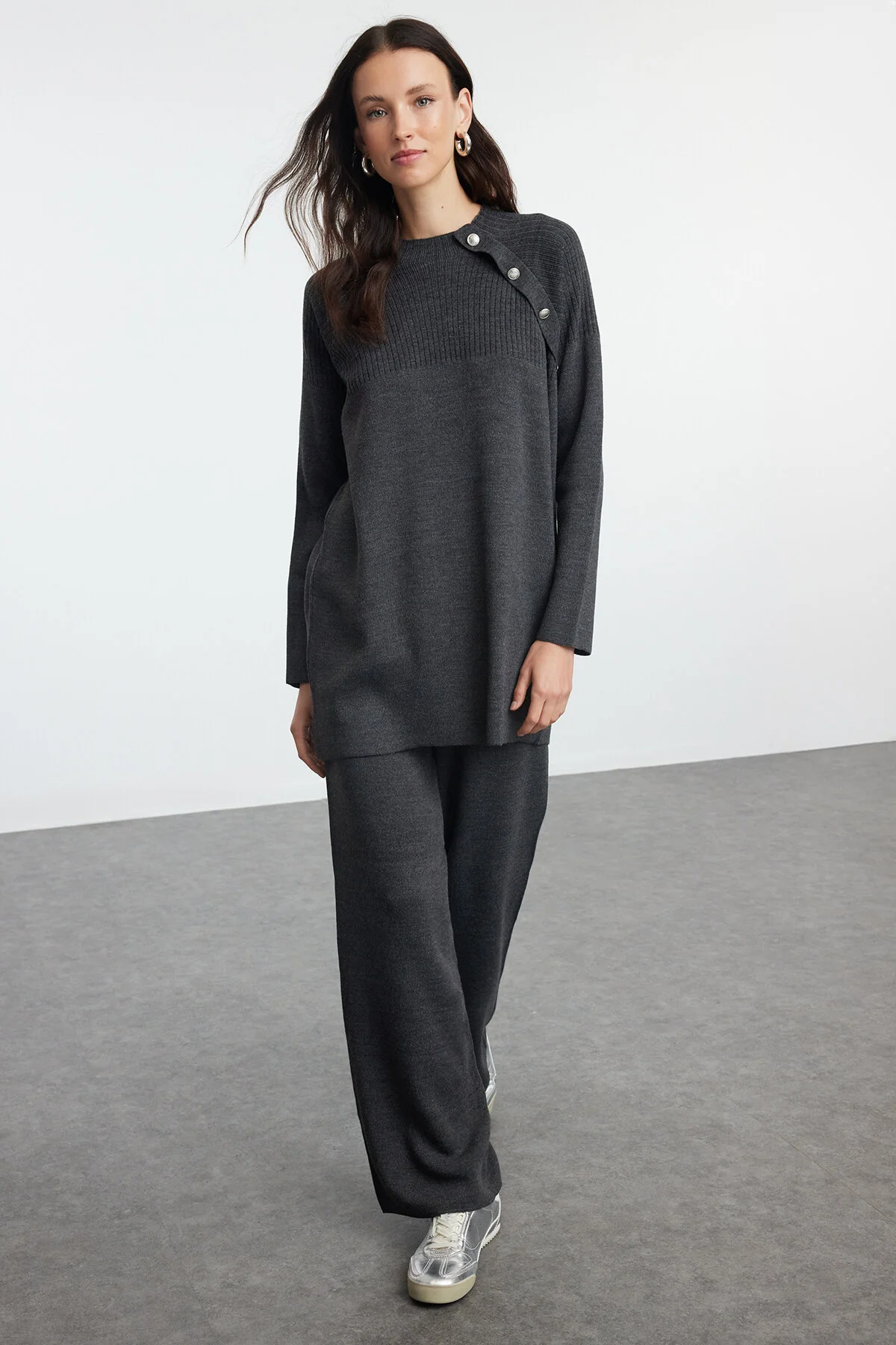Bild von Trendyol Modest Anthrazitfarbenes Strickoberteil- Und Unterteil-set Knopfdetails für Damen - S