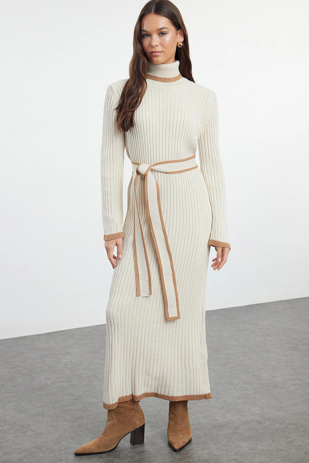 Bild von Trendyol Modest Strickkleid Mit Gürtel In Nerzfarbe - für Damen - L