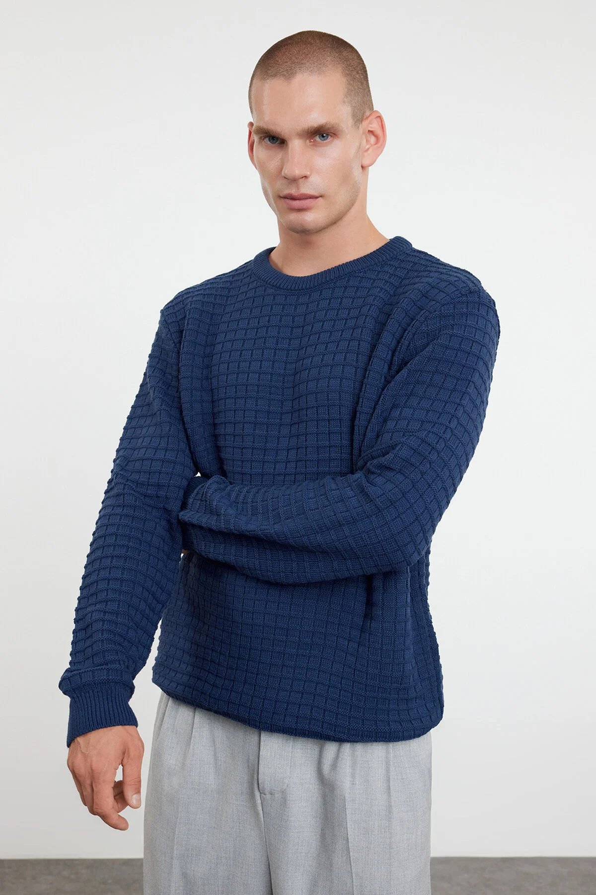 Bild von Edit by Trendyol Strukturierter Strickpullover Mit Rundhalsausschnitt In Indigoblau - für Herren - L