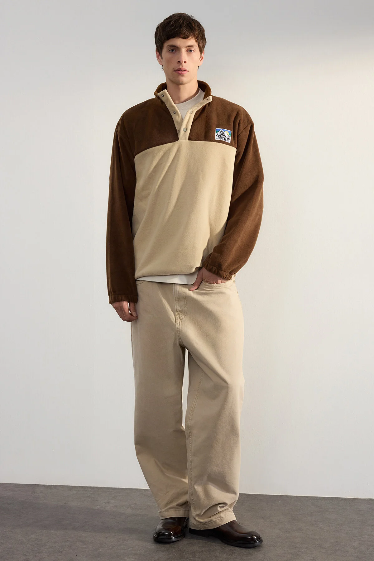 Bild von Trendyol Collection Anti-pilling-sweatshirt Aus Braunem Fleece – Stehkragen, Weit Geschnitten für Herren - S