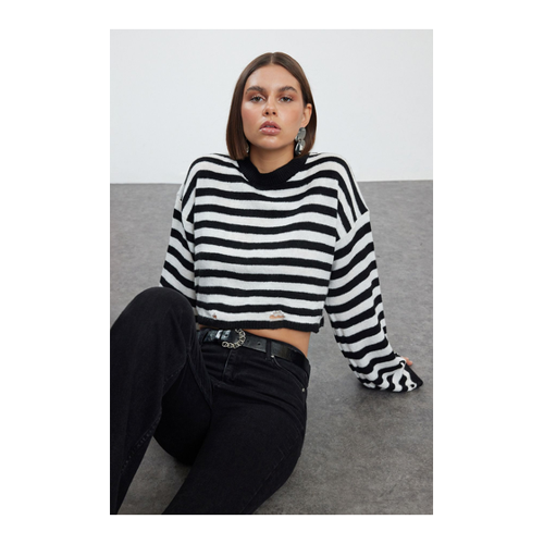 Bild von Trendyol Collection Schwarzer Crop-strickpullover Mit Rundhalsausschnitt für Damen