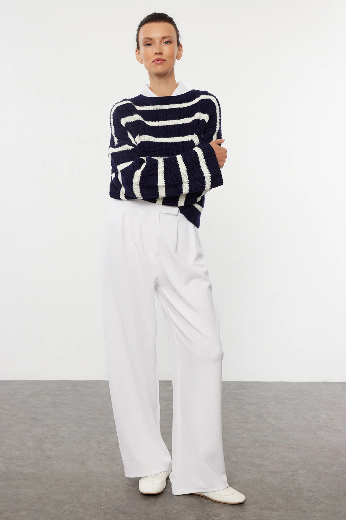 Bild von Trendyol Collection Weiße, Plissierte Hose Mit Weitem Bein Und Hoher Taille – Klettverschluss für Damen - M