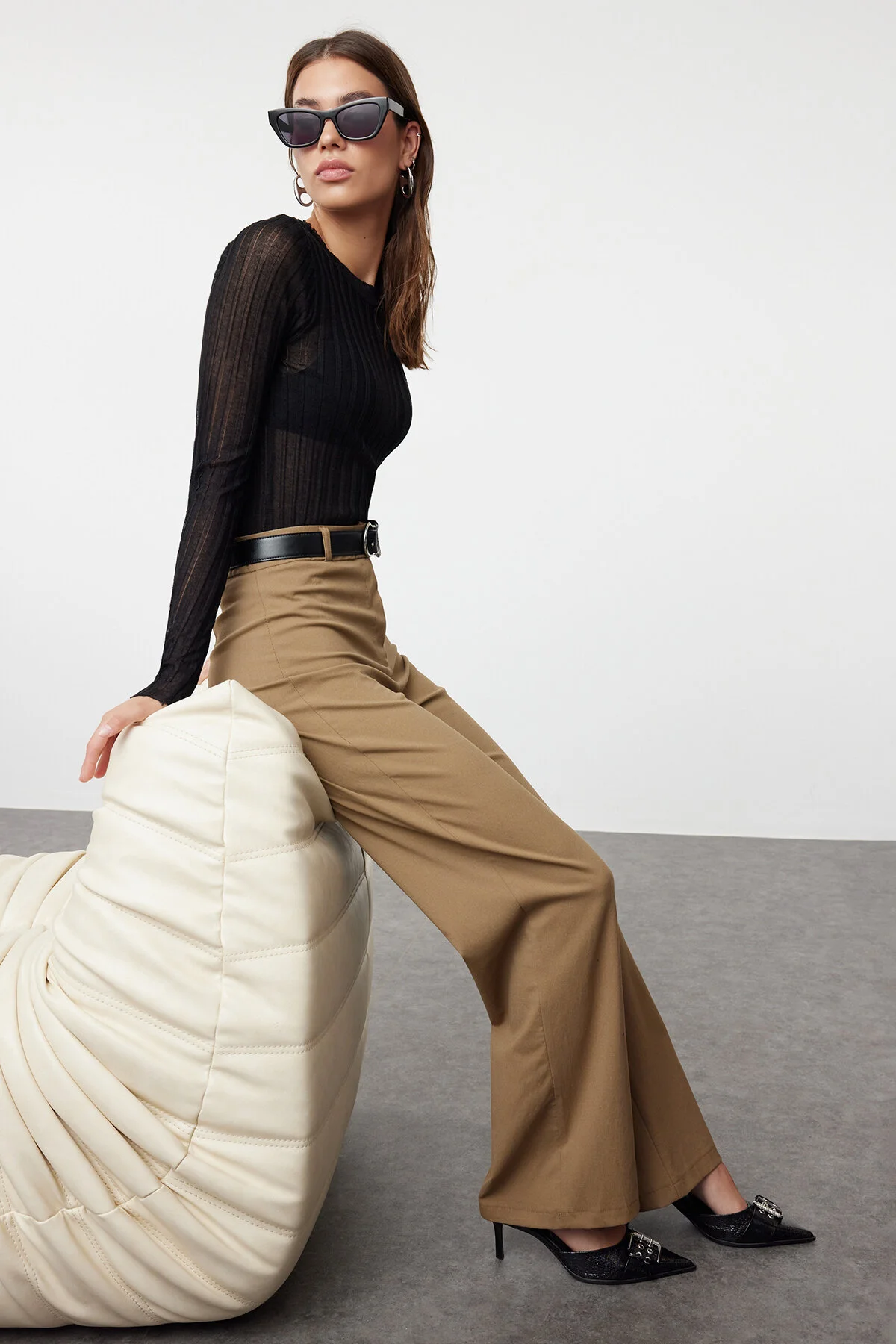 Bild von Trendyol Collection Nerzhose Mit Hoher Taille Und Weitem Bein – für Damen - 38