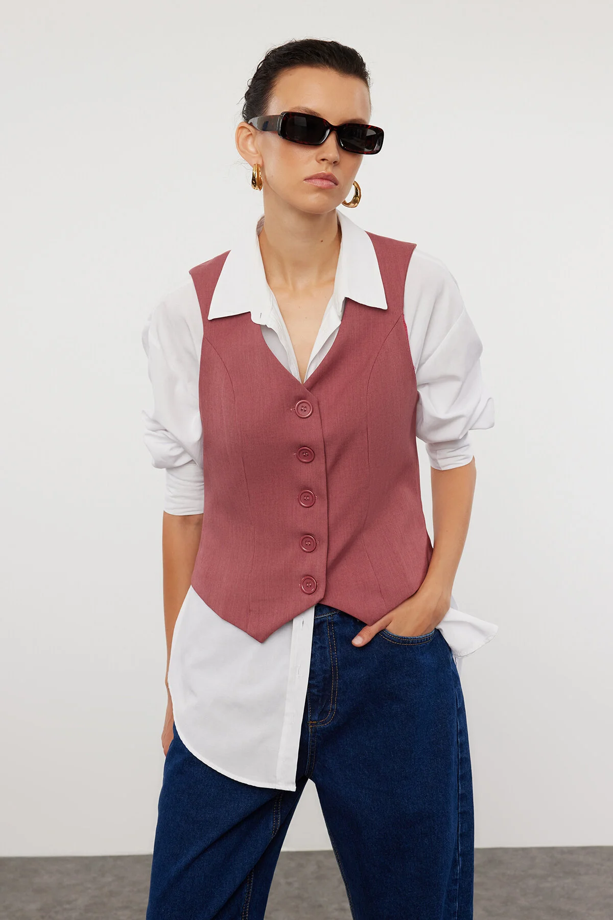 Bild von Trendyol Collection Weinrote Kurze Gewebte Weste Regular Fit für Damen - 40