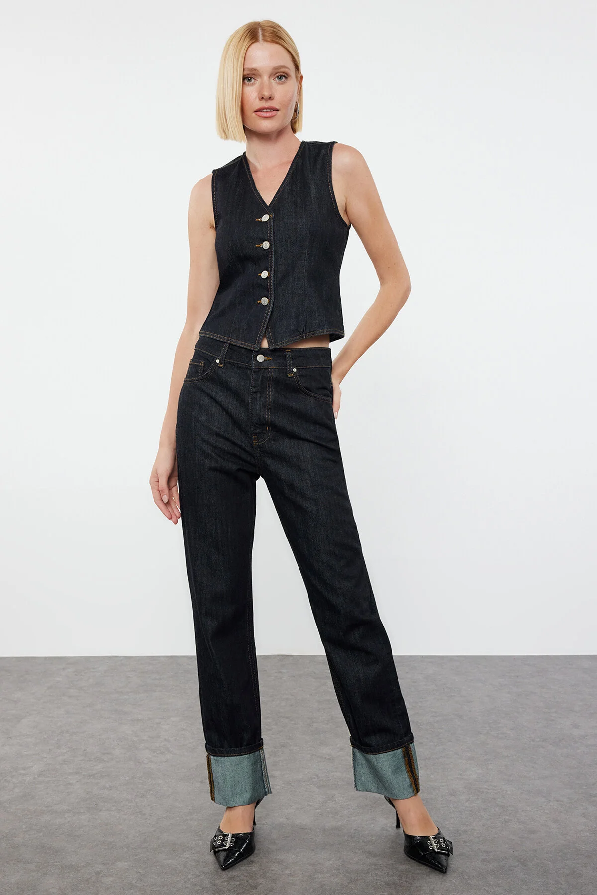 Bild von Trendyol Collection Dunkelblaue Jeans Mit Hoher Taille Und Geradem Bein - für Damen - 36