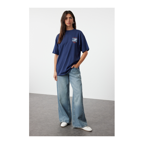 Bild von Stylisches Marineblaues Oversize-T-Shirt für Damen