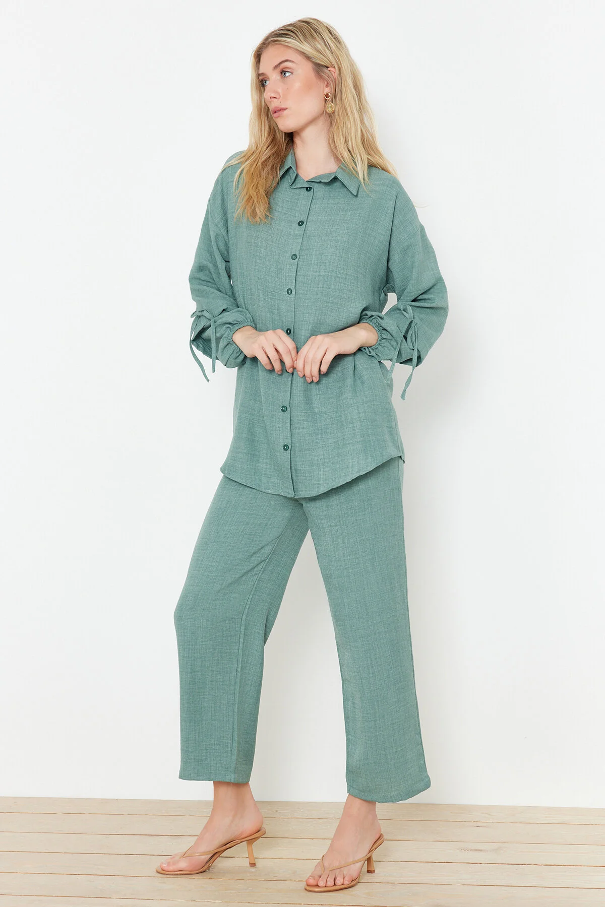 Bild von Trendyol Modest Mintgrünes Set Aus Gewebtem Oberteil Und Unterteil In Leinenoptik für Damen - 34