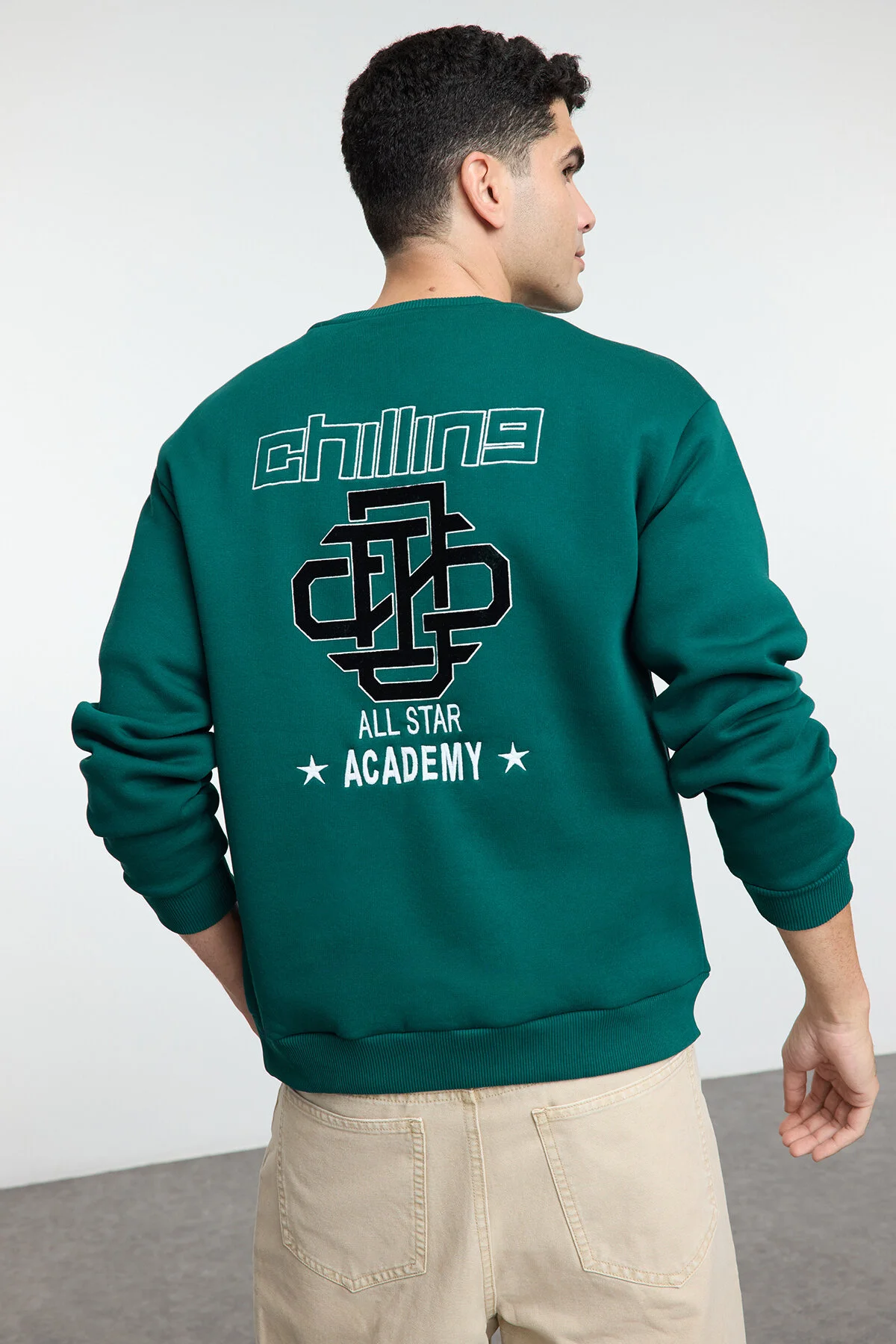 Bild von Trendyol Collection Smaragdgrünes, Übergroßes/breit Geschnittenes Fleece-sweatshirt Mit Rundhalsausschnitt Und Stickerei für Herren - S
