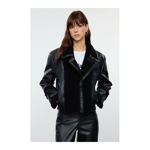 Bild von Trendyol Collection Schwarze Bikerjacke Aus Kunstleder