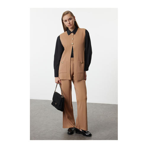 Bild von Trendyol Modest Kamelfarbenes Strickwesten- Und Hosenset – Knopfdetails für Damen - L