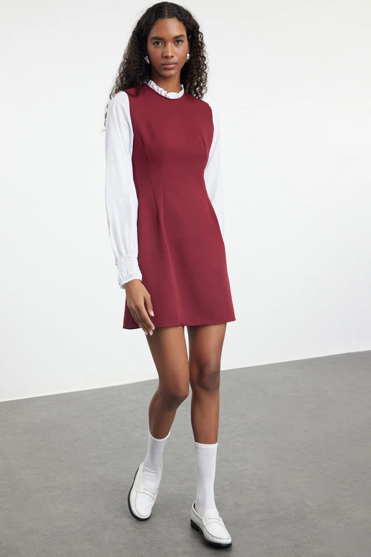 Bild von Trendyol Collection Burgunderrotes A-linien-kleid – Hemddetail, Leinwandbindung für Damen - 40