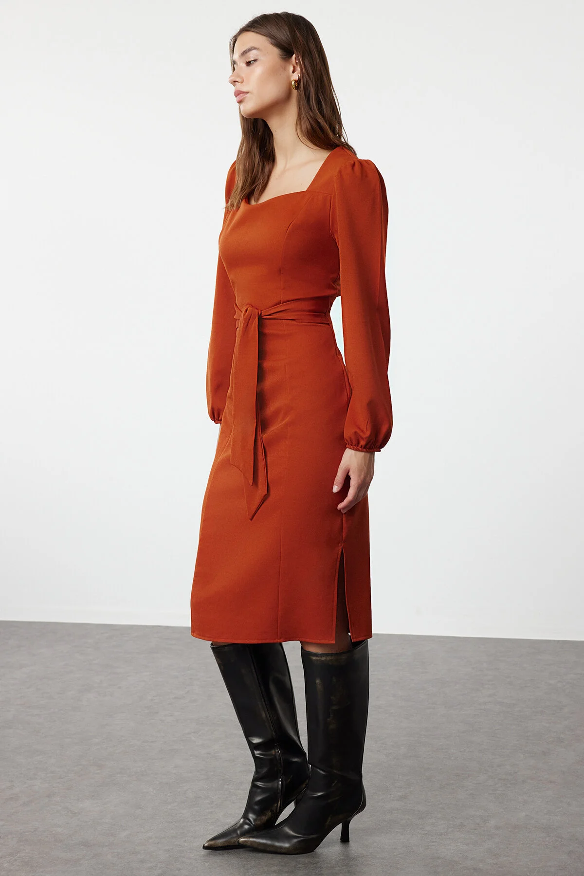 Bild von Trendyol Collection Braunes Midikleid Mit Geradem Schnitt – für Damen - 38