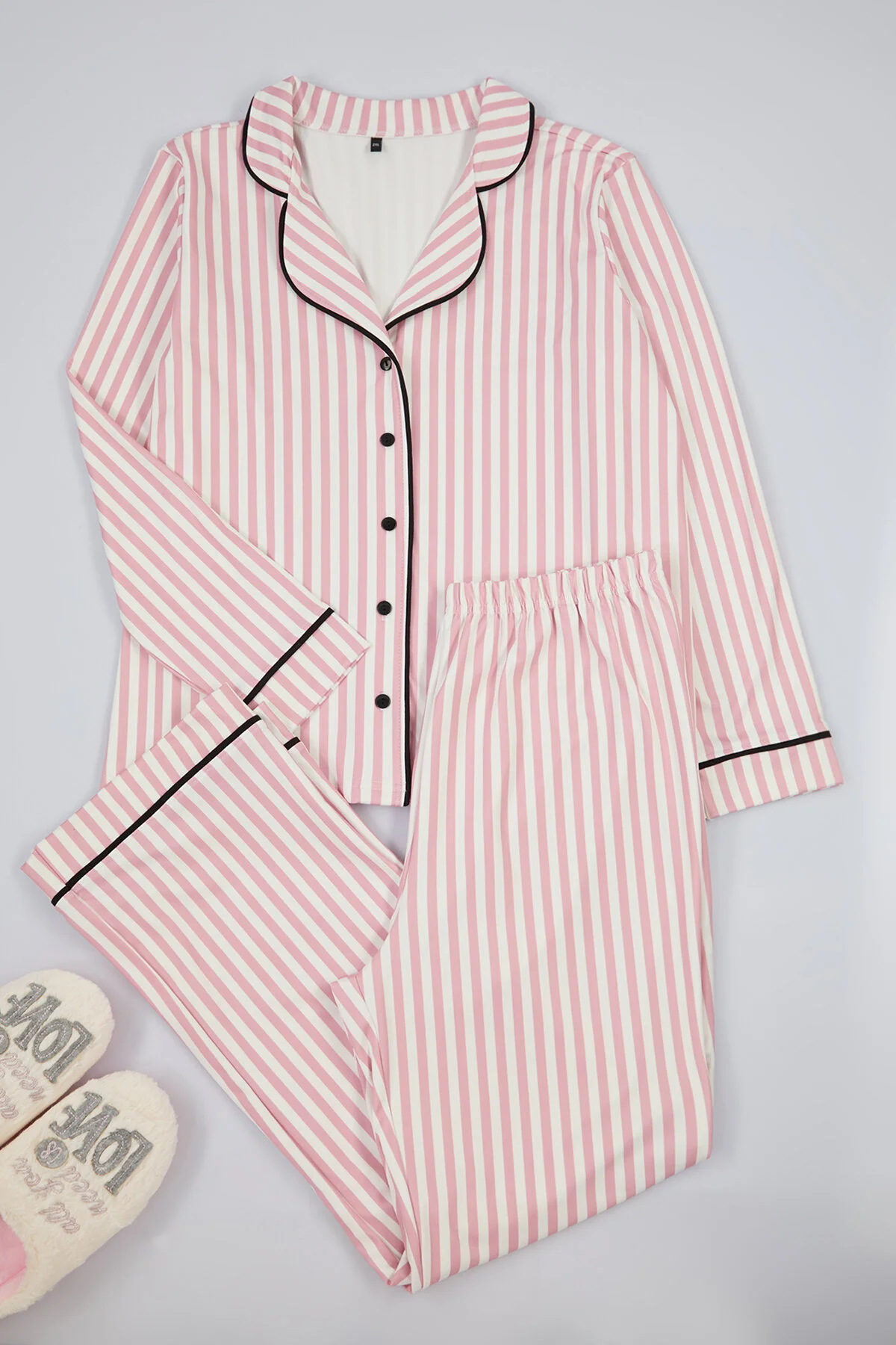 Bild von Trendyol Curve Fleece-pyjama-set Hemd Und Hose : Rosa Linienmuster Und Paspelierung für Damen - 6XL