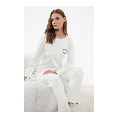 Bild von Trendyol Collection Ecrufarbenes Baby-Pyjama-Set aus Baumwolle
