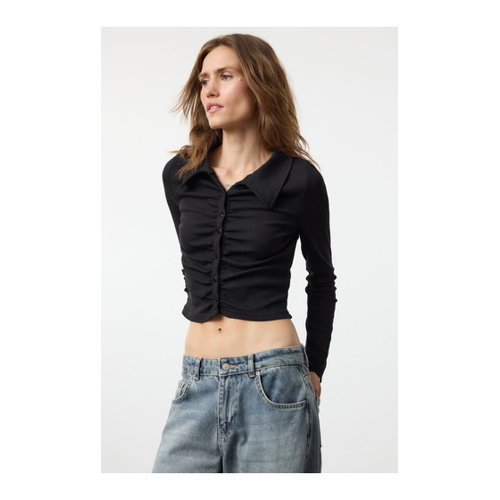 Bild von Trendyol Collection Kurze Bluse aus dehnbarer, gerippter Baumwolle in Schwarz