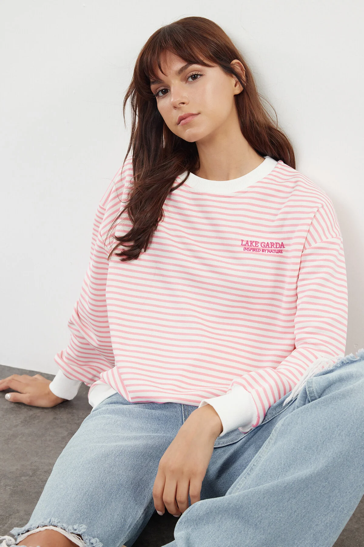 Bild von Trendyol Collection Rosa Gestreiftes, Besticktes Oversize-sweatshirt – Lange Ärmel, Weite Passform für Damen - L