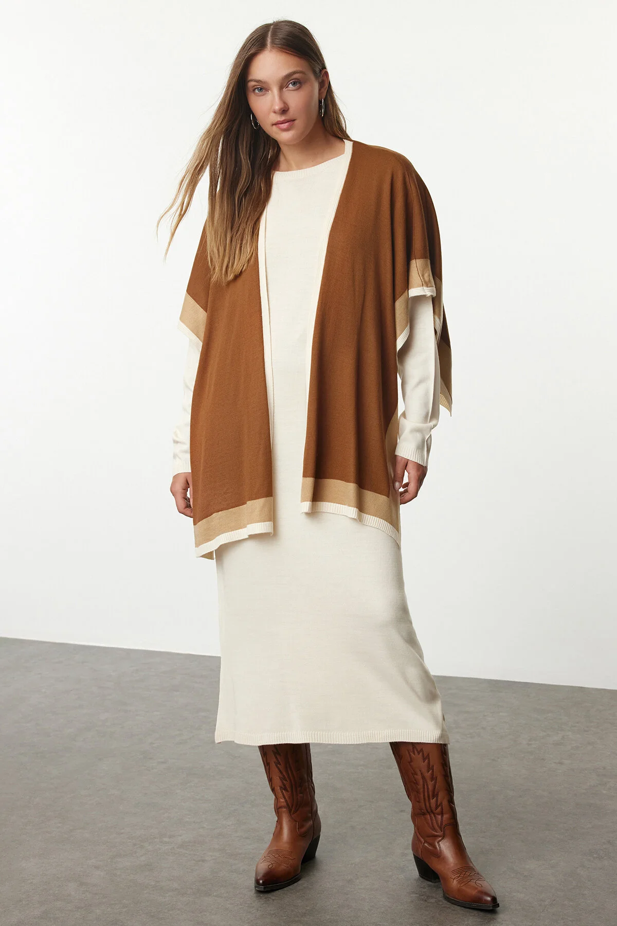 Bild von Trendyol Collection Maxi-schalkleid Aus Strick In Ecru Twoaw25el00068 für Damen - L