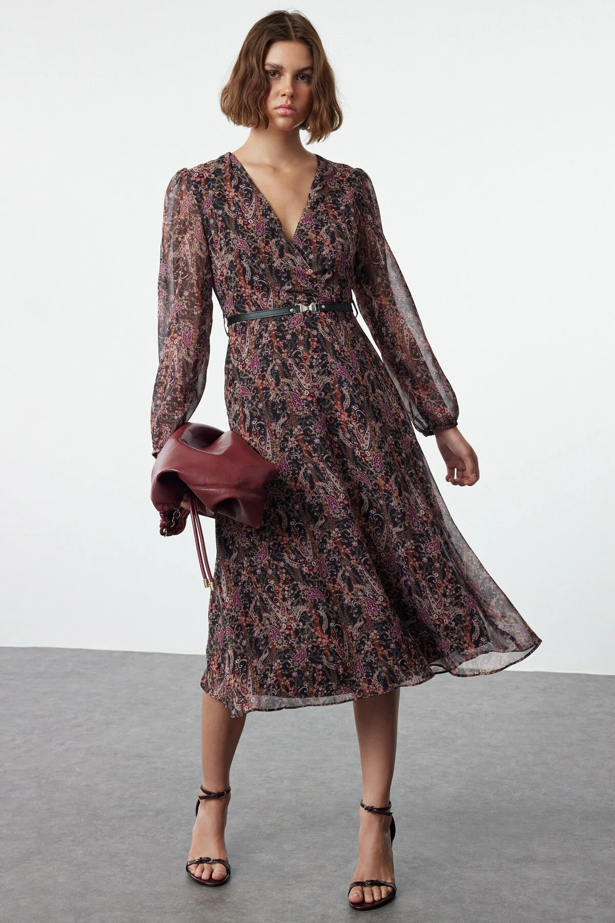 Bild von Trendyol Collection A-linien-midikleid Mit Zweireiherkragen Und Braunem Chiffon-gürtel Mit Blumenmuster für Damen - 36