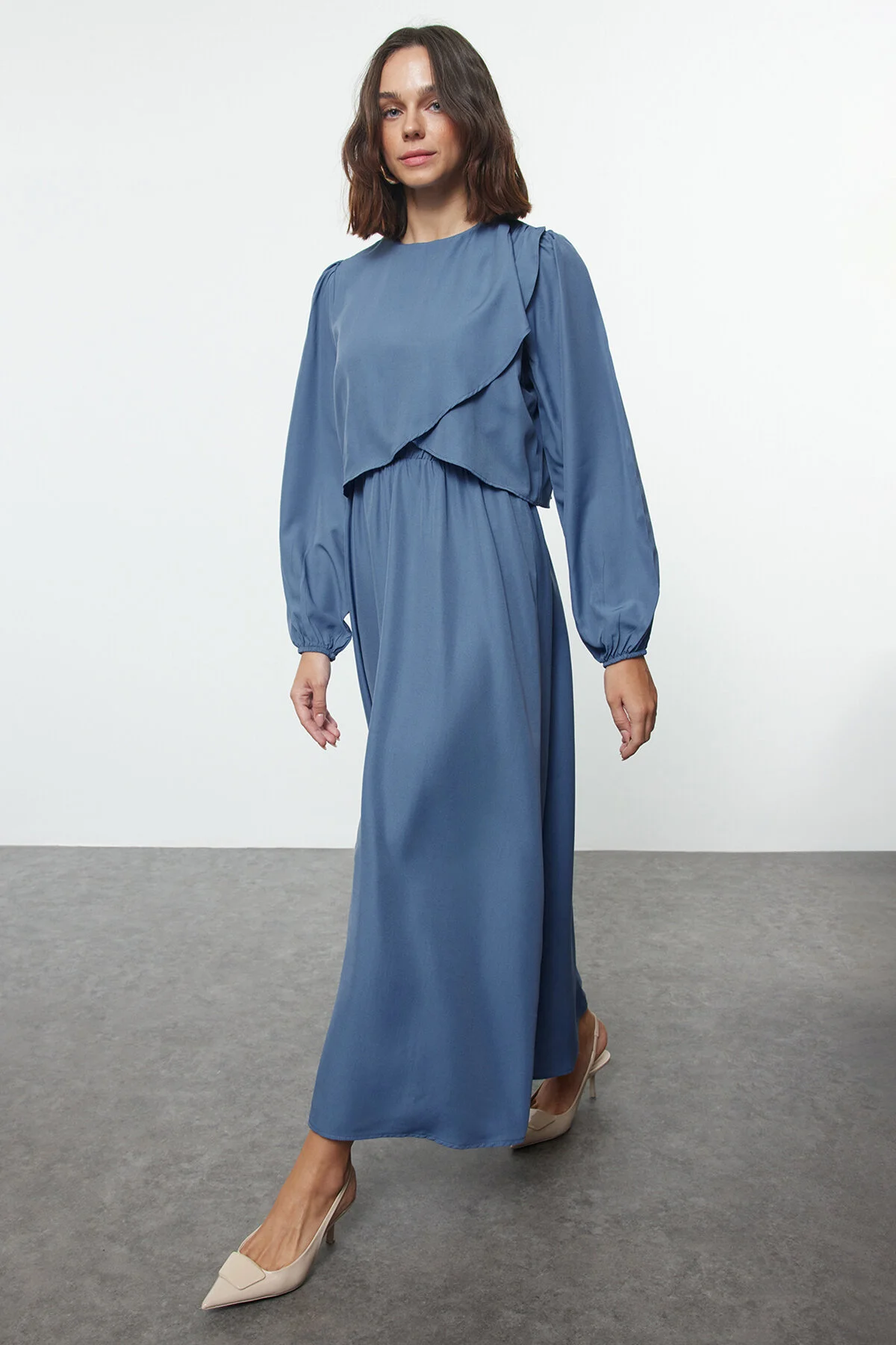 Bild von Trendyol Modest Indigoblaues Gewebtes Kleid – Schößchendetail, für Damen - 36