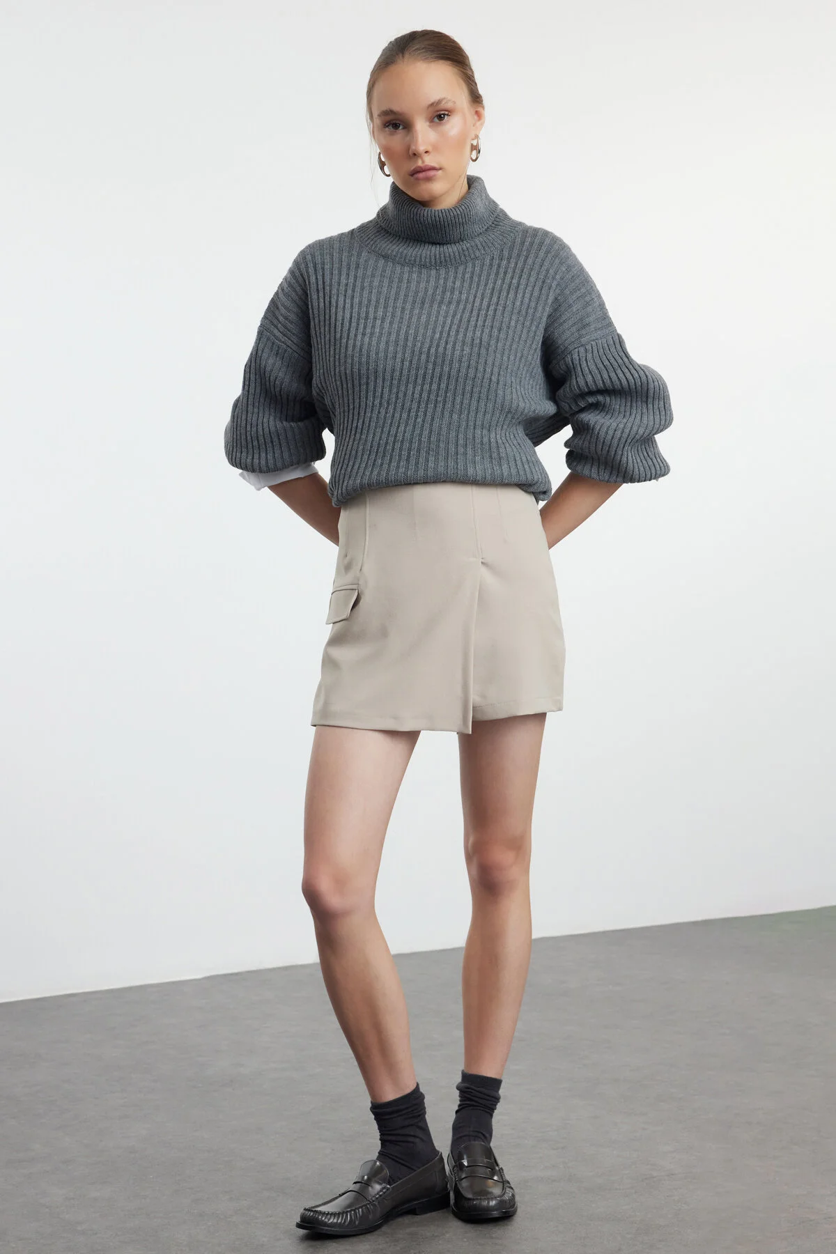 Bild von Trendyol Collection Zweireihiger, Beiger Shortsrock – Taschendetail, Gewebt, für Damen - 36