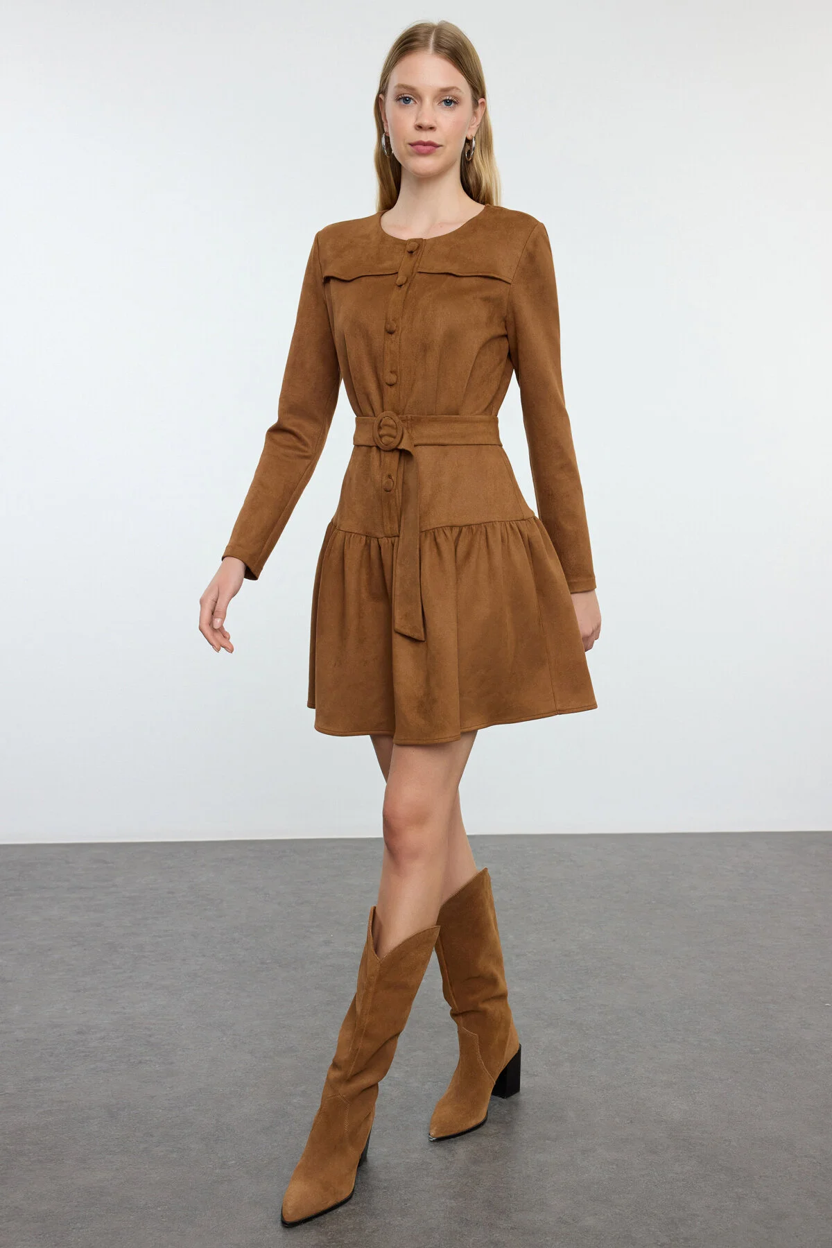 Bild von Trendyol Collection Mini-plisseekleid Aus Wildleder – Hellbraun, Skater-stil, Mit Rock – für Damen - 36