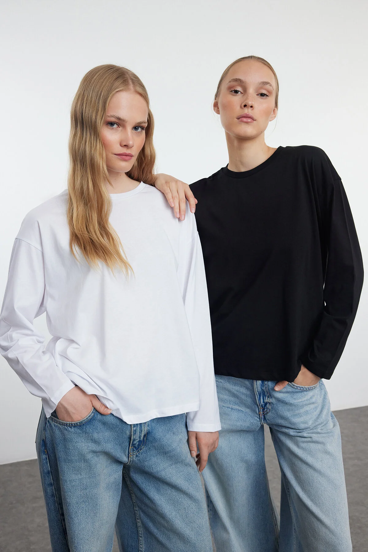 Bild von Trendyol Collection 2er-pack Schwarze Und Weiße Oversize-t-shirts Aus 100 % Single-jersey-strick - für Damen - XL