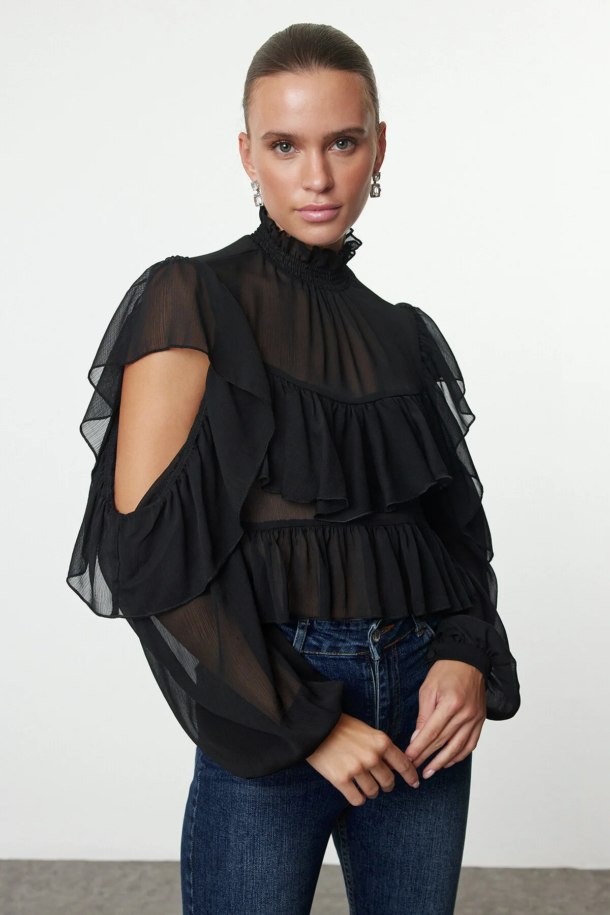 Bild von Trendyol Collection Schwarze, Mit Rüschen Verzierte, Gewebte Chiffonbluse für Damen - 36