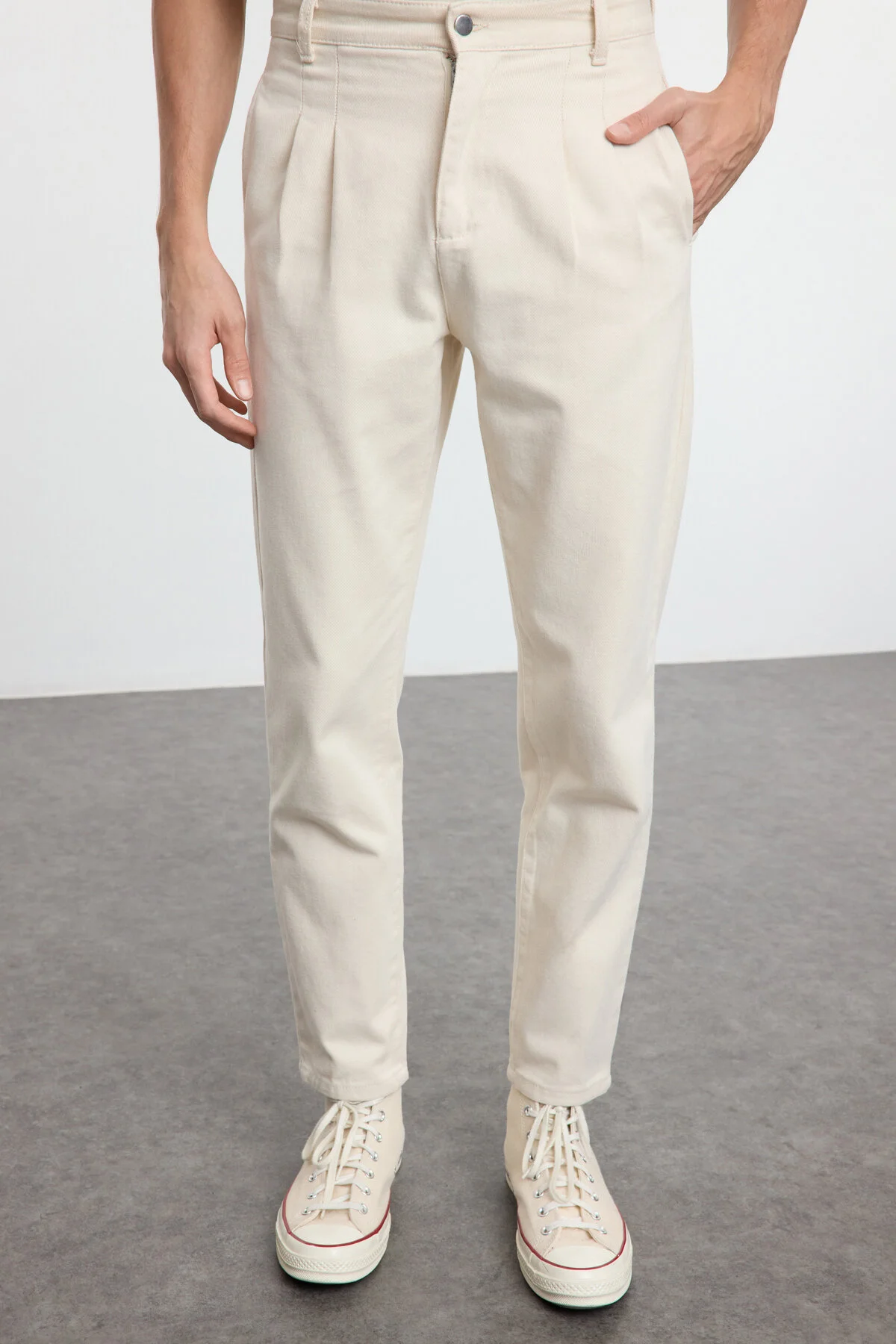 Bild von Trendyol Collection Unisex-gabardine-hose Mit Steinnähten In Ballonform – für Herren - M