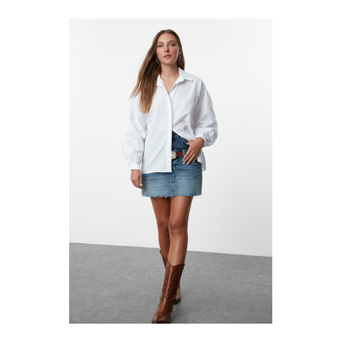 Bild von Trendyol Collection Übergroßes Weißes Strukturiertes Hemd für Damen