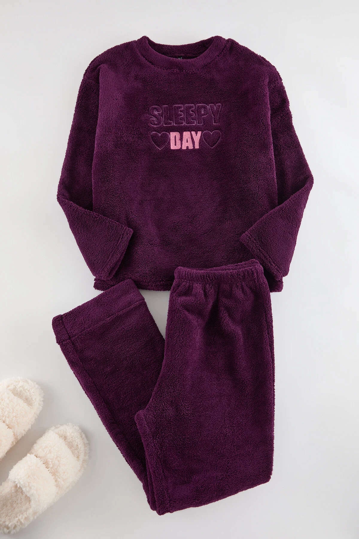 Bild von Trendyol Curve Plüschiges Wellsoft-pyjama-set Mit Lila Slogan Herz Tbbaw25ai00051 für Damen - 4XL