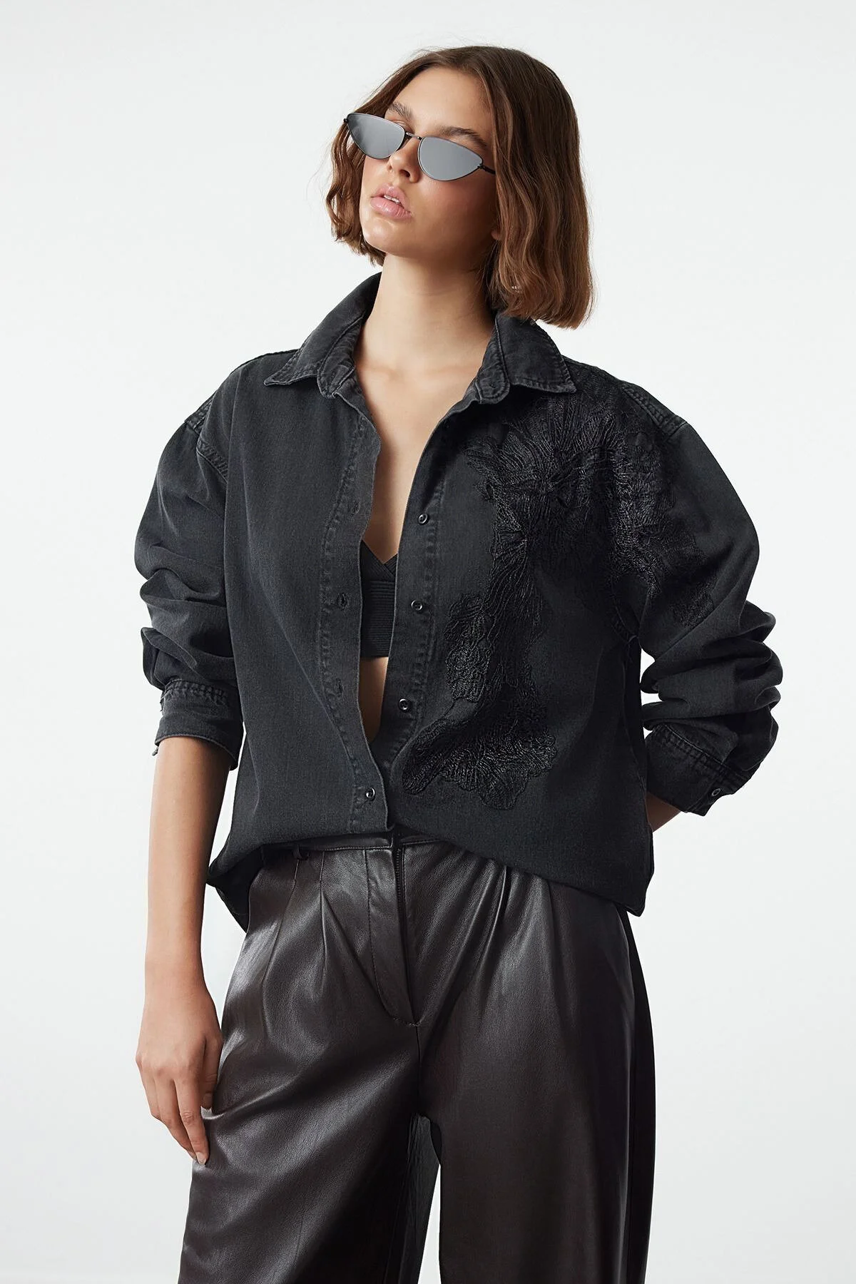 Bild von Trendyol Collection Jeanshemd Schwarzes Spitzendetail, für Damen - L